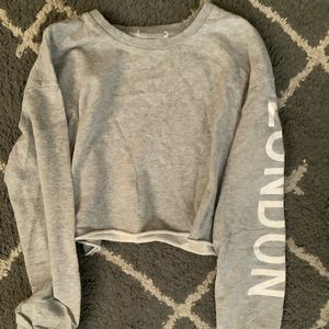 gray london croptop sweater